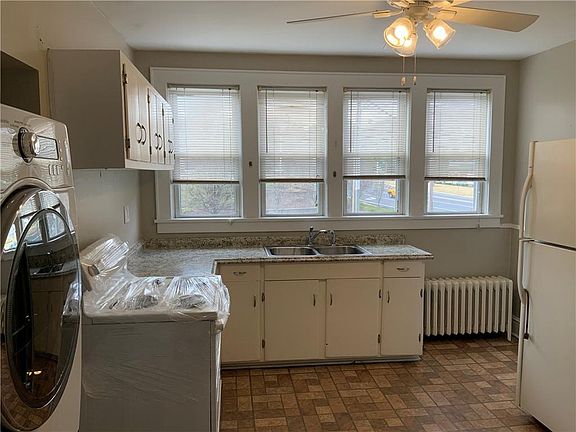 3rd image of 175 Windsor Hwy #2