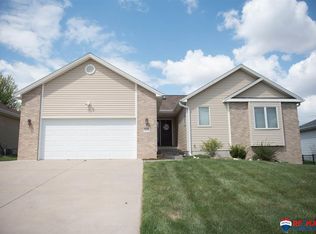 8210 Whitney Ct, Lincoln, NE 68507