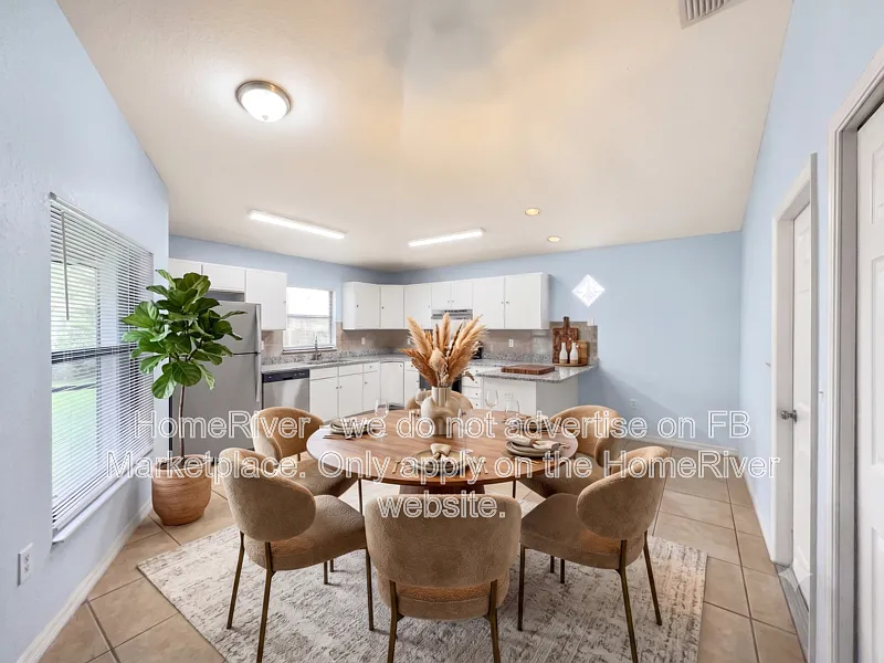 3 bed, 2.0 bath, 1299 sqft, $2,185 — Photo 3
