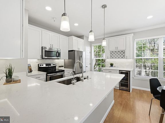 5th image of 3021 Nicosh Cir Unit 1301