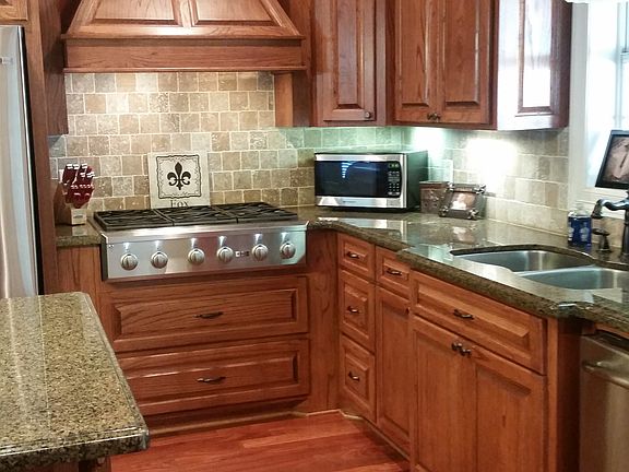 Kitchen w/6 burner gas stove