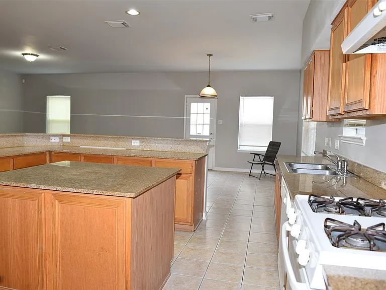 6807 Turtlewood Dr — Photo 6