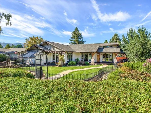 945 Hueners Ln, Jacksonville, OR 97530