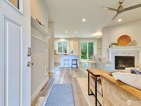 3rd image of 136 Spruce Loop SW