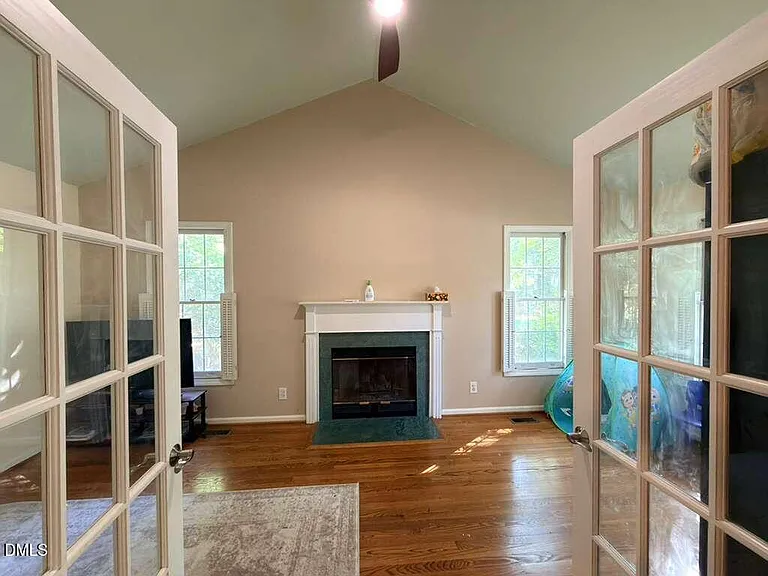 109 E Seve Ct — Photo 4