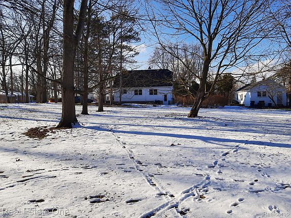 4th image of 1850-1852 Ward Rd