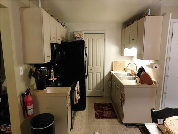 5th image of 378 Stark Ave