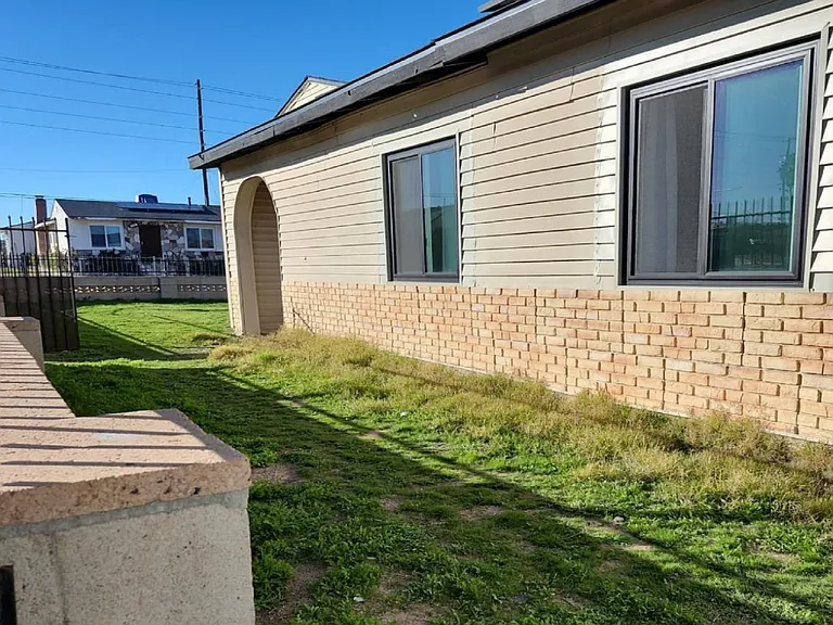 611 Lillian Dr — Photo 4