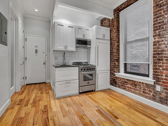 4th image of 529 E 83rd St #1A