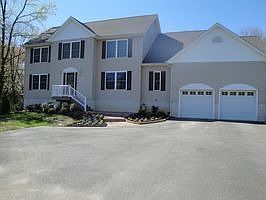 Home for Sale in Manalapan, New Jersey $499,887