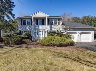 11 Chatham Ridge Dr, Freehold, NJ 07728