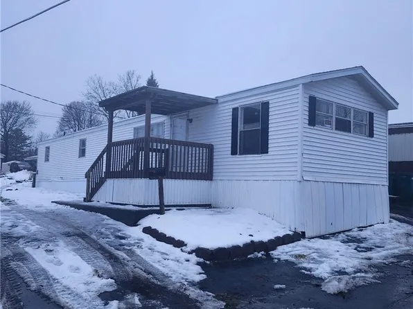 9 Mobile Dr, Newark, NY 14513