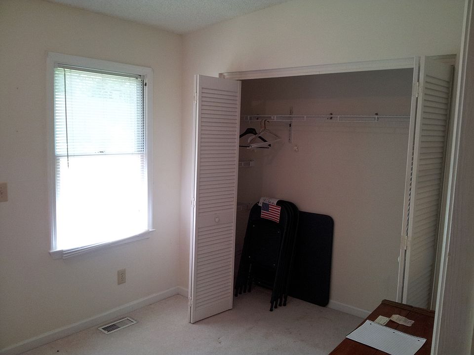 2nd image of 4023 Chelsea Cmn