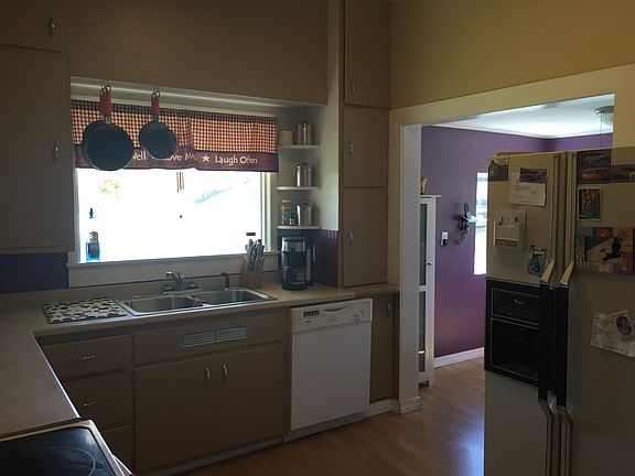 4th image of 295 SE Railroad Ave