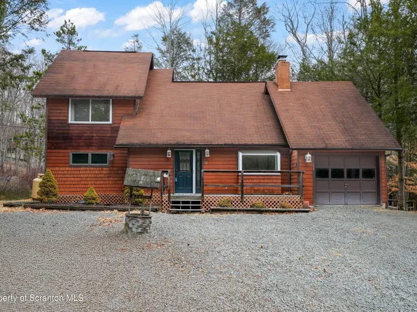 1062 Red Hawk Dr, Lake Ariel, PA 18436