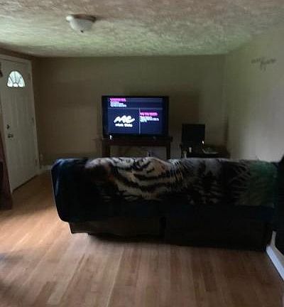 2nd image of 1140 River Dr