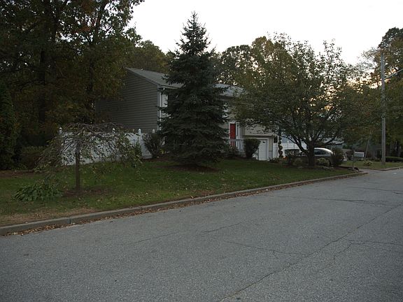 2nd image of 21 Saddlebrook Dr