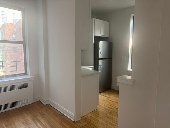 5th image of 3240 Henry Hudson Pkwy E #6F