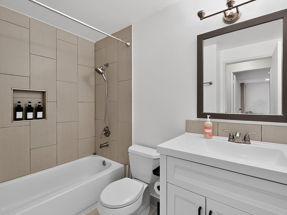 1st image of 14120 NE 7th Pl APT 3