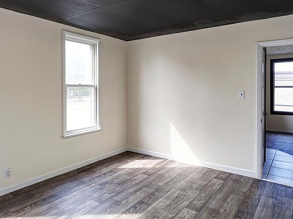 5th image of 32 E Wilson Ave APT A