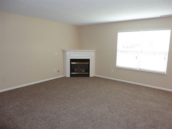 3rd image of 1638 Blackmore Dr
