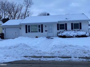 938 Jefferson Dr, Freeport, IL 61032