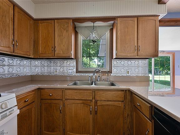 4th image of 154 Circleview Dr