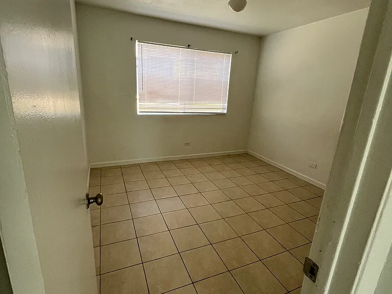5942 W Alice Ave #4 — Photo 7