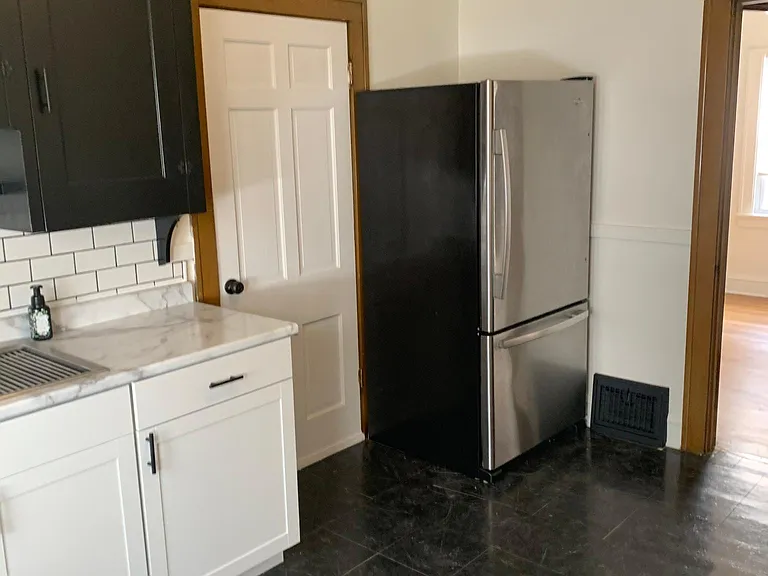 2097 Lewis Dr #UPSTAIRS — Photo 10