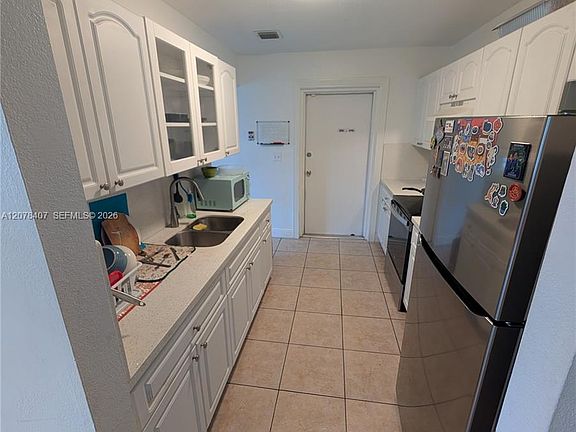 5th image of 225 NW 53rd St #R