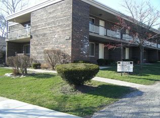 336 Pennsylvania Ave APT 8, Glen Ellyn, IL 60137