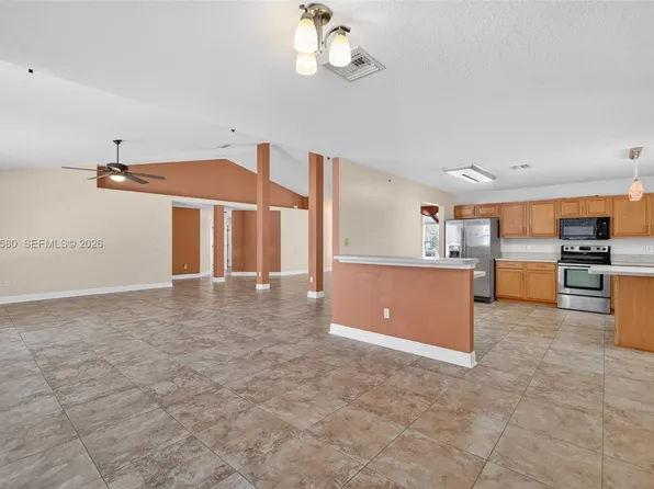 6762 NW Daffodil Ln, Port Saint Lucie, FL 34983