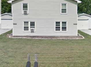 208 W Green St, Savoy, IL