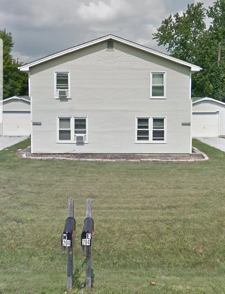 208 W Green St photo 1