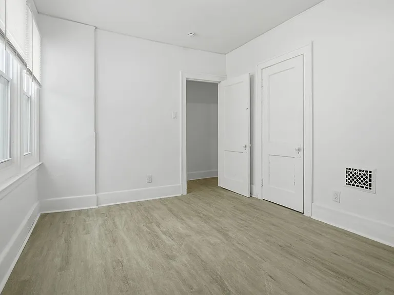 5045 Fairview St — Photo 15