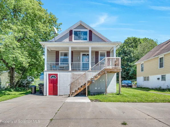 204 Hall St, Throop, PA 18512