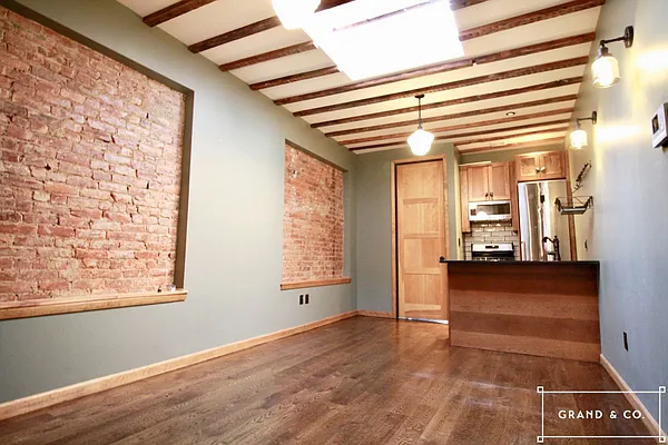 Rented by Grand & Co. | media 119