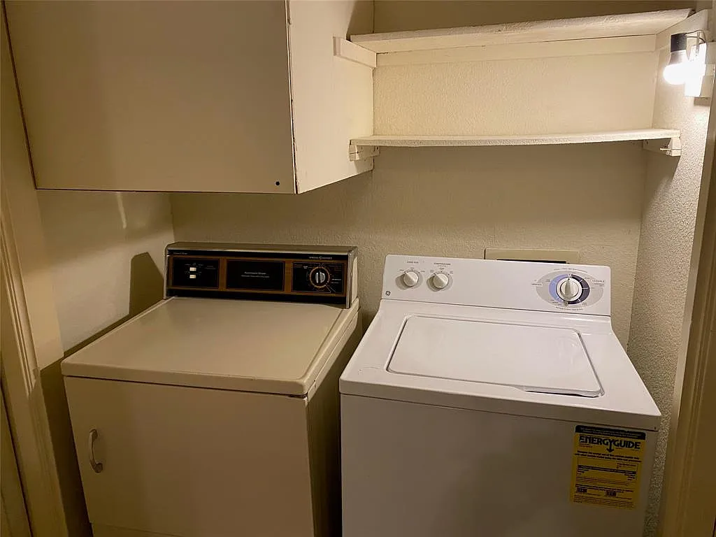 806 W 24th Apt 306 — Photo 4