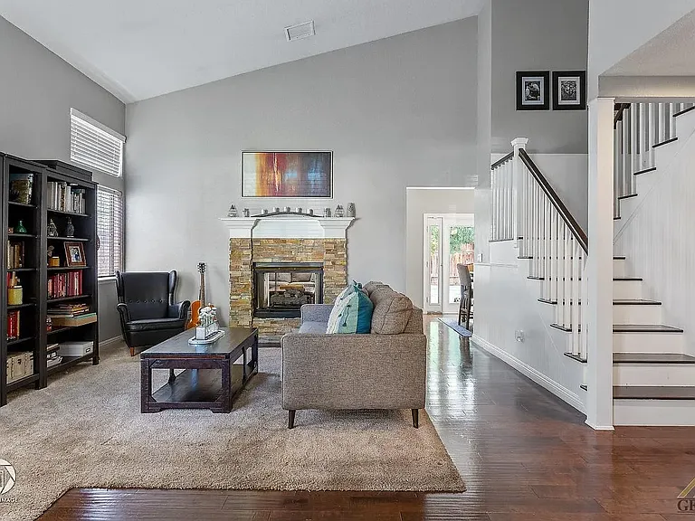 Living room view from the main entrance door.