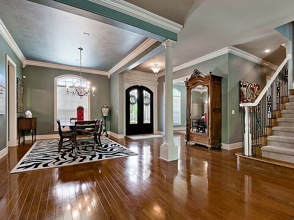 2nd image of 5101 S Sloan Cir