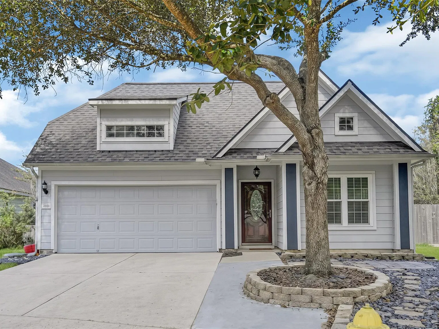 3 bed, 2.0 bath, 1586 sqft, $2,100 — Photo 1