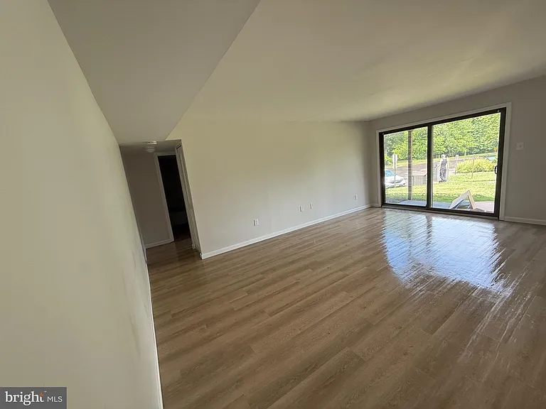 505 Meadow Woods Ln — Photo 6