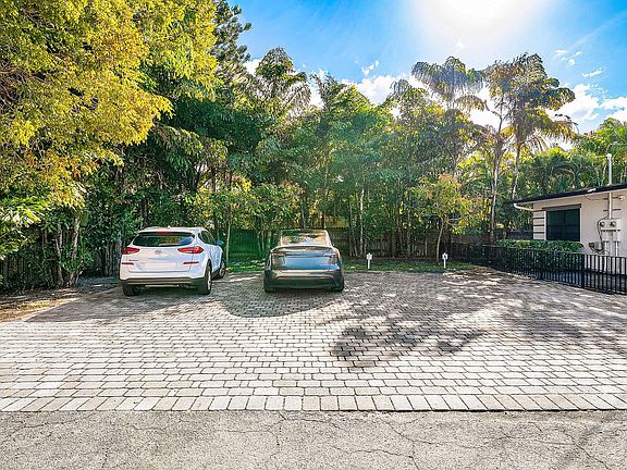 5th image of 215 N Swinton Avenue