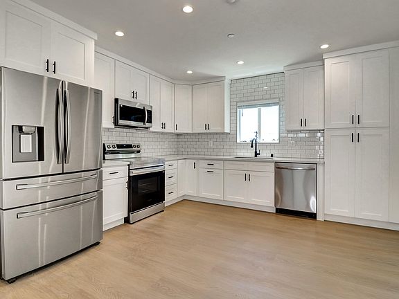 5th image of 644 Pier Ave #7
