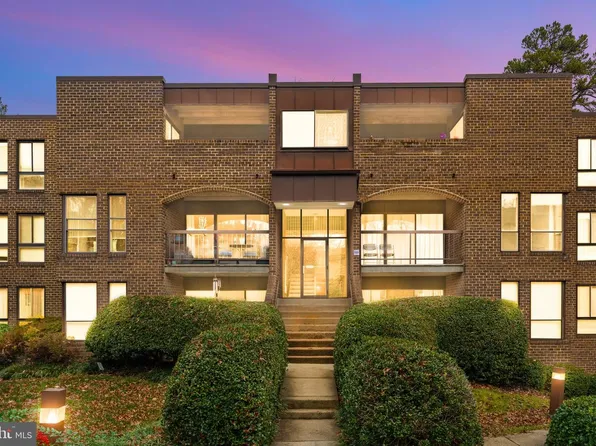 11200 Chestnut Grove Sq APT 203, Reston, VA 20190
