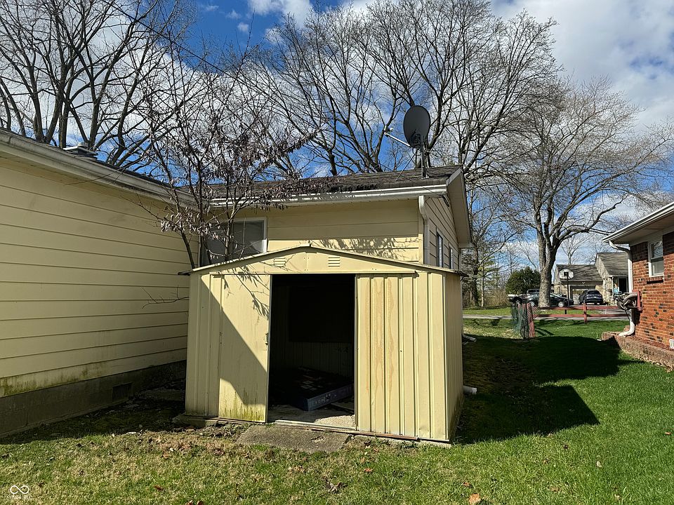 2nd image of 627 N Sadlier Dr