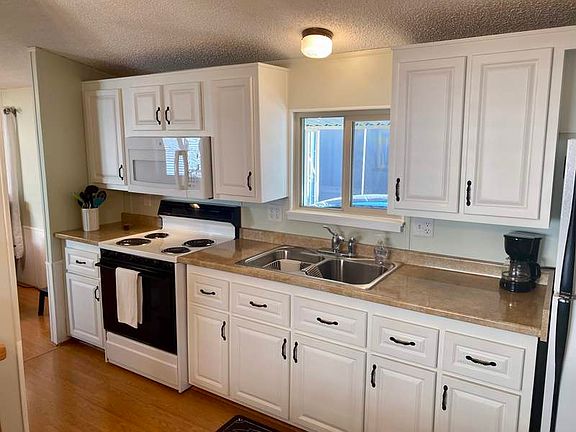 4th image of 4065 E University Dr #498
