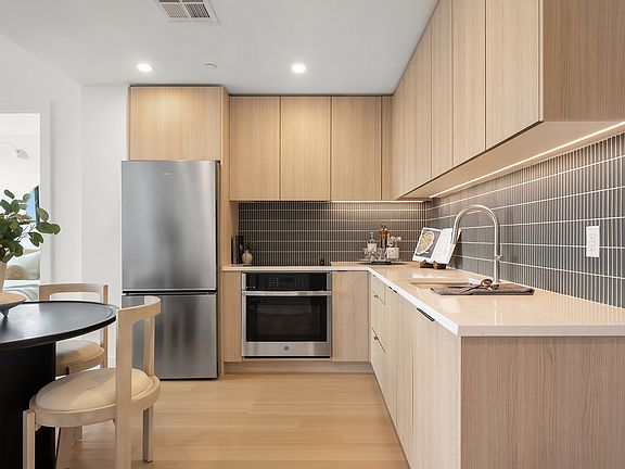 5th image of 880 Atlantic Ave #9C