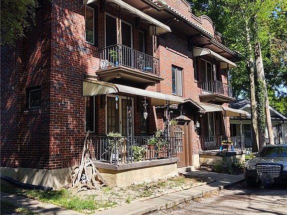 3rd image of 1725 Manor Pl