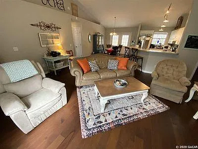 5811 SW 86th Dr — Photo 2